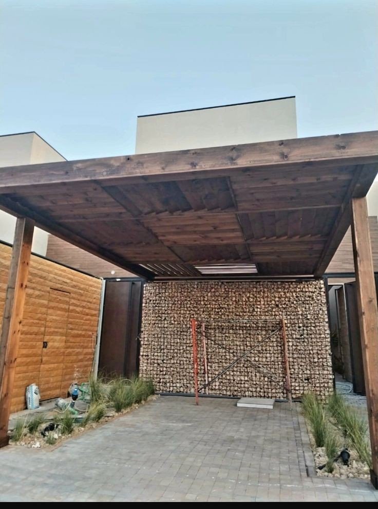 فني مظلات خشبية الرياض