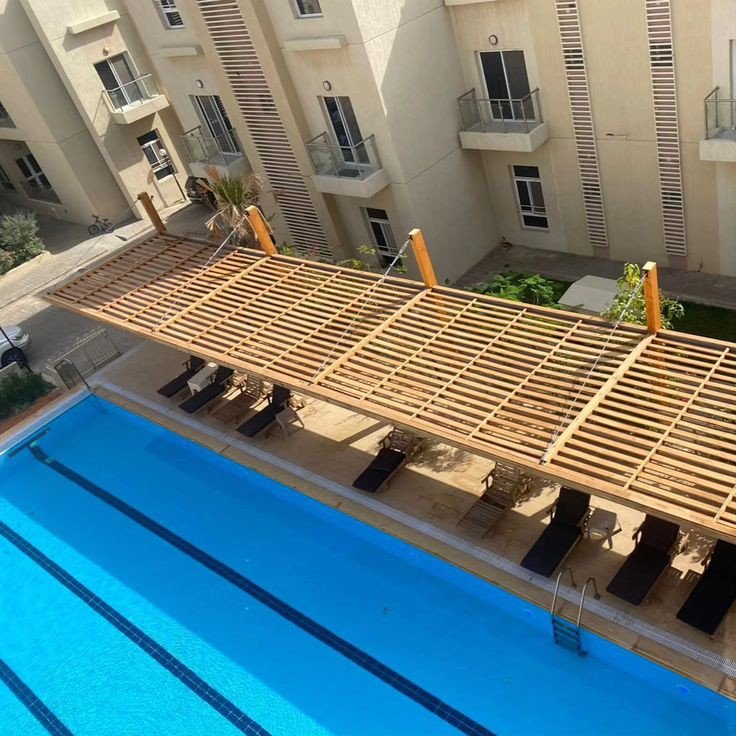 مظلات خشبية للمسابح