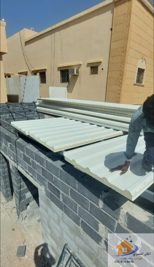 ملاحق ساندويتش بنل