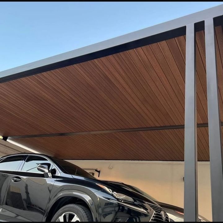 تنفيذ برجولات بديل الخشب بواجهة أنيقة في الرياض.